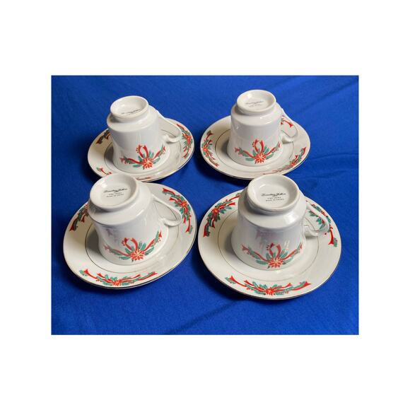 Poinsettia and Ribbons 8 Piece Tea/ Coffe Cup and Plate Set with Storage Case - Picture 6 of 13